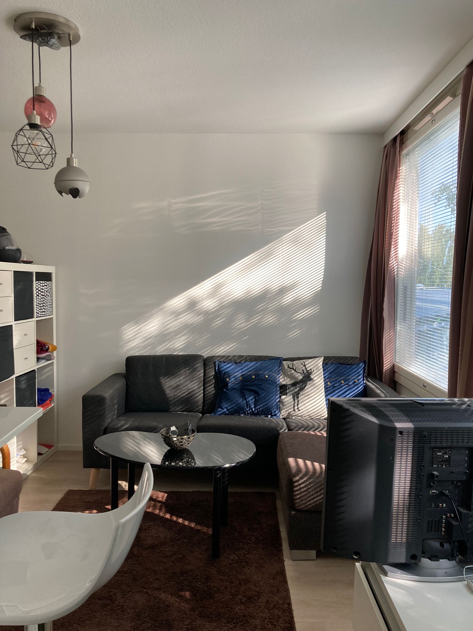 Valoisa tehokas yksiö alkovilla ja ikkunallisella keittokomerolla