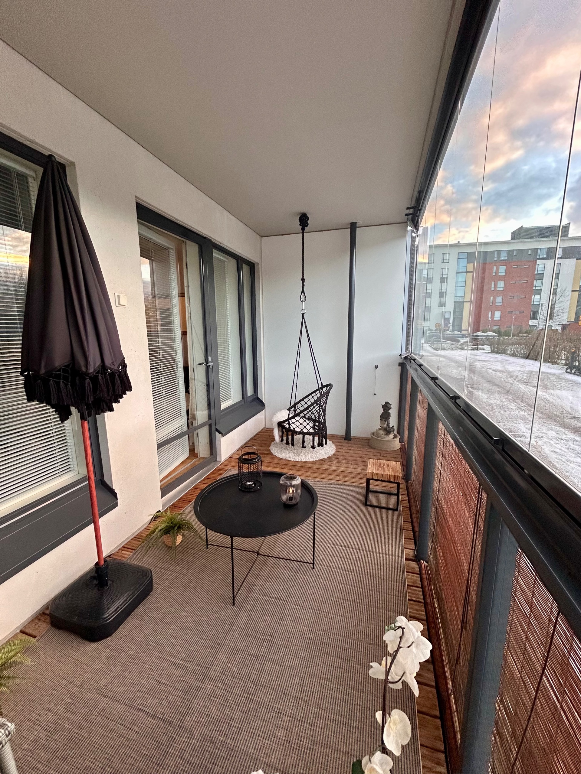 Saunallinen 46,5 neliön kaksio lasitetulla parvekkeella