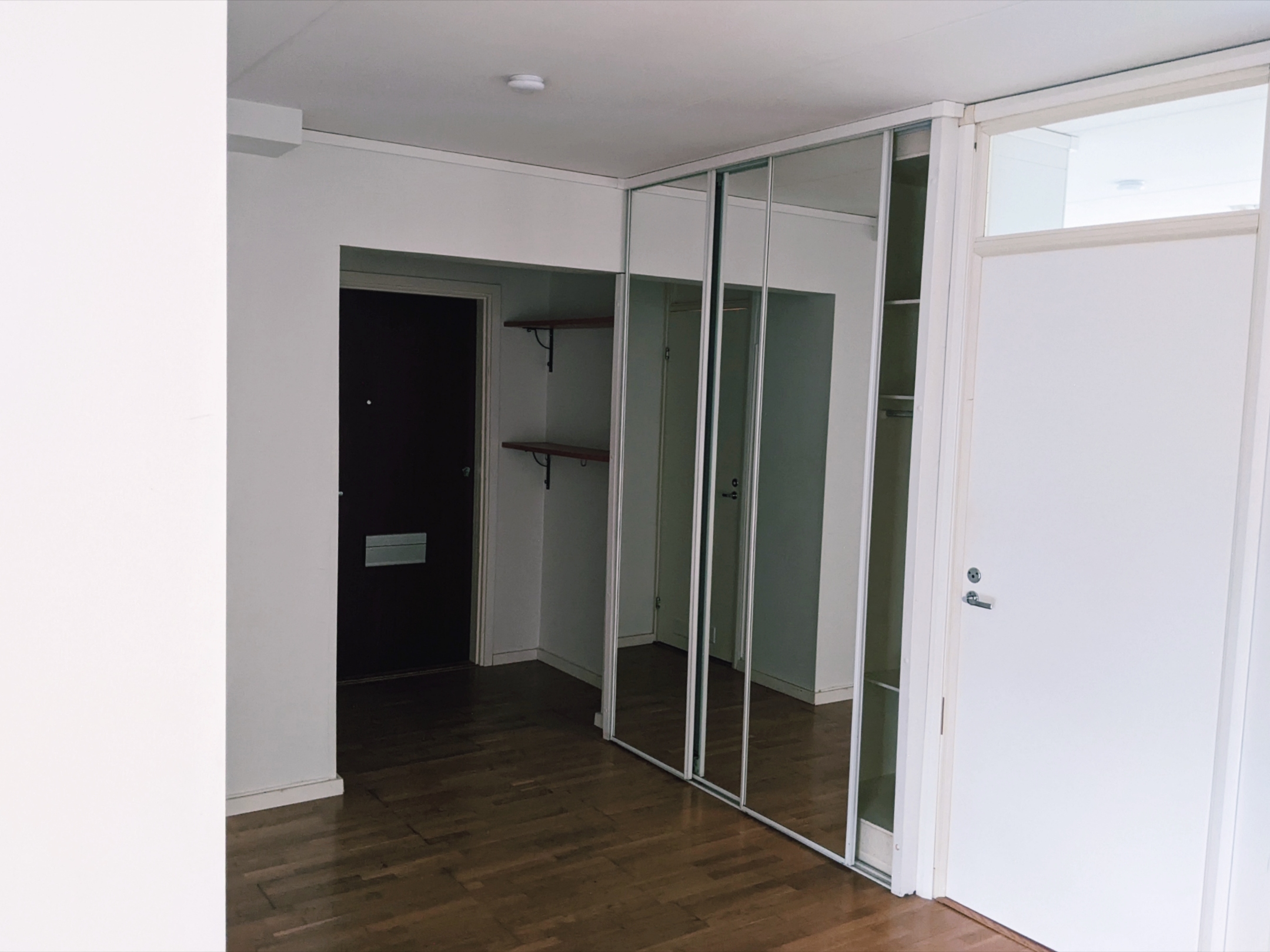 3 bedrooms + living room + kitchen + balcony