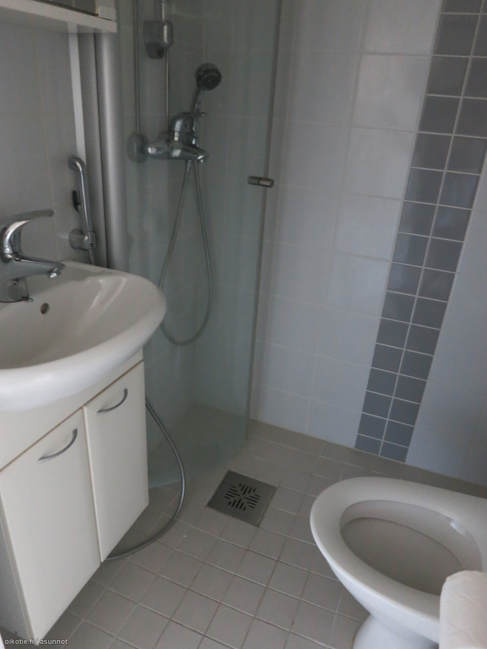 Yksiö kunnon kylpyhuonella