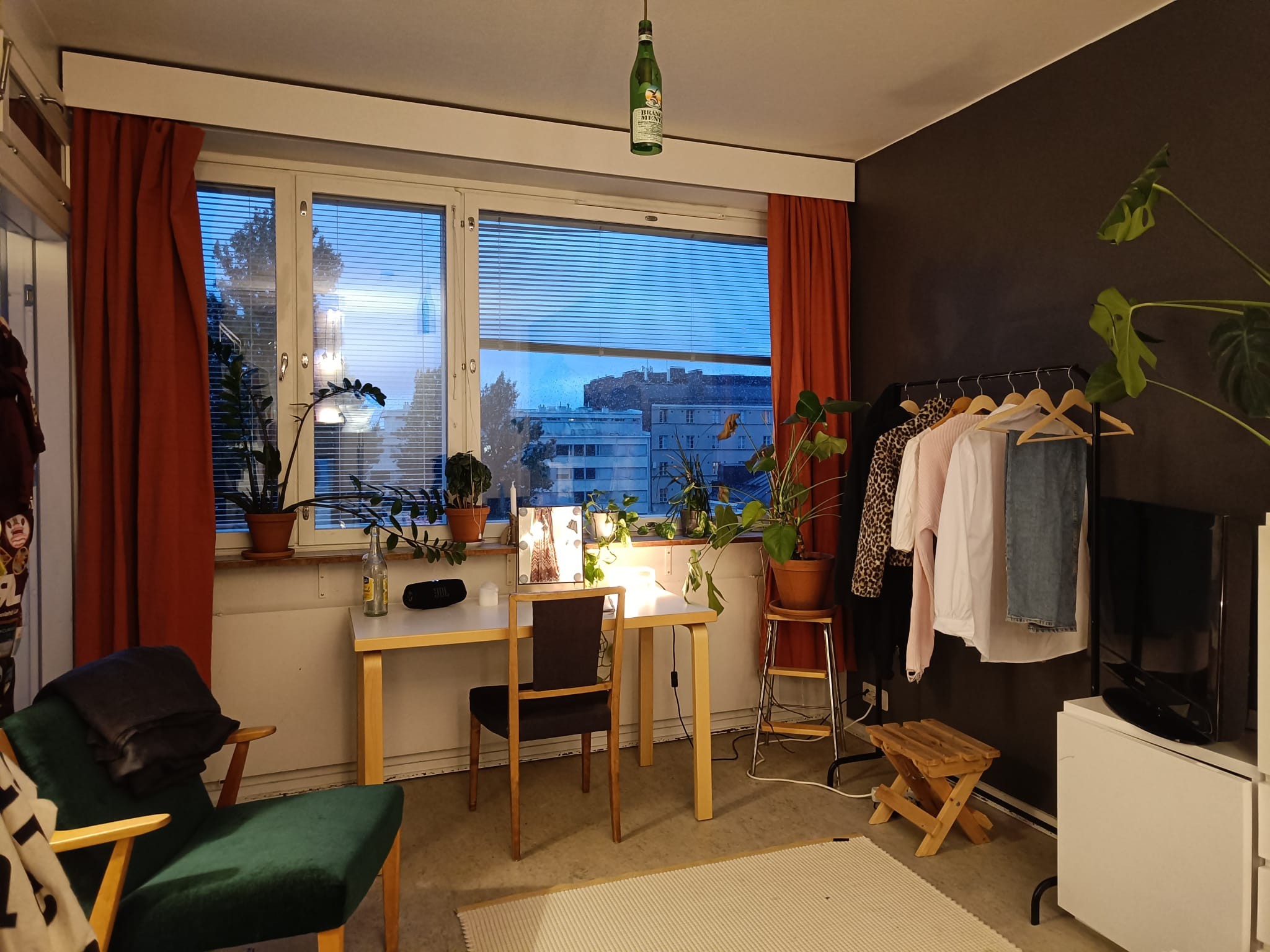 VUOKRALLE TARJOTAAN YKSIÖ KALLIOSTA