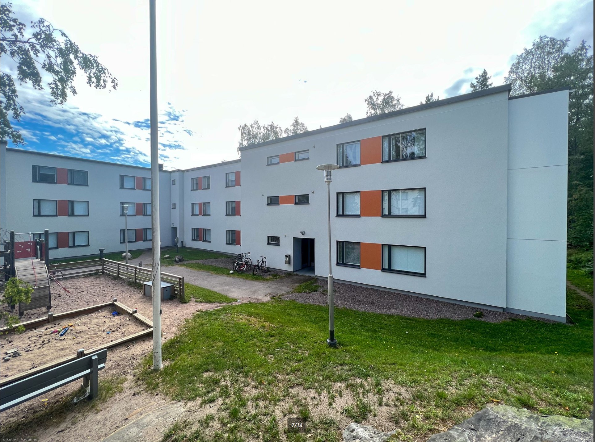 Yksiö hyvien liikenneyhteyksien (juna-asema n. 1km) ja Korson palvelujen lähellä