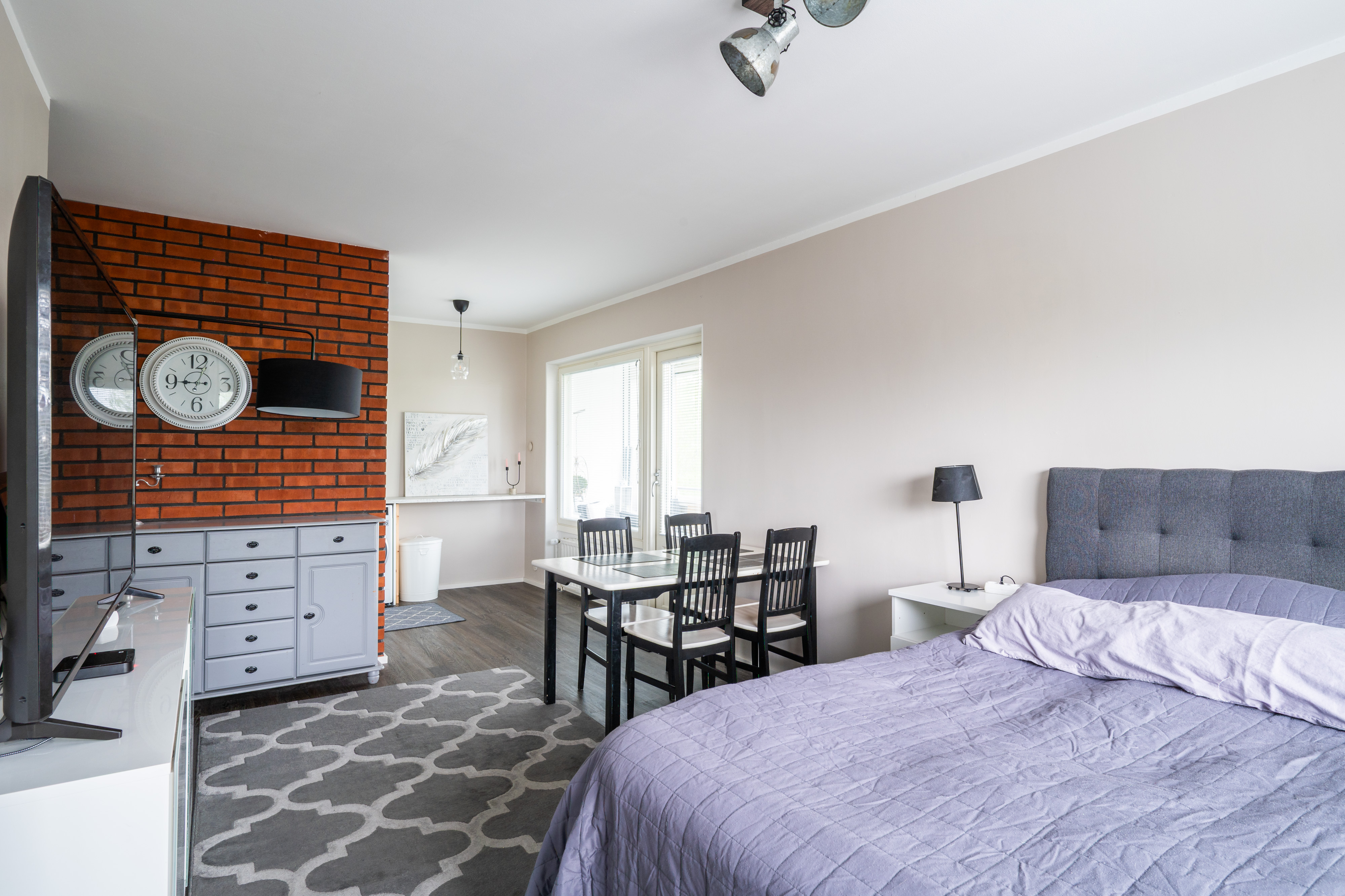 Valoisa kaksio läheltä keskustaa ja rautatieasemaa