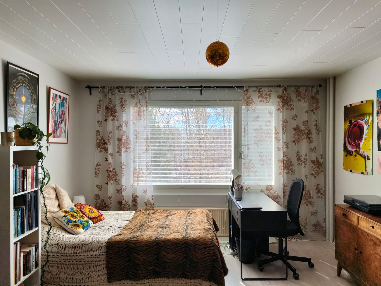 Valoisa ja avara yksiö, rauhallisella sijainnilla Iso-Heikkilässä. Hyvät yhteydet keskustaan. Siistit pinnat.