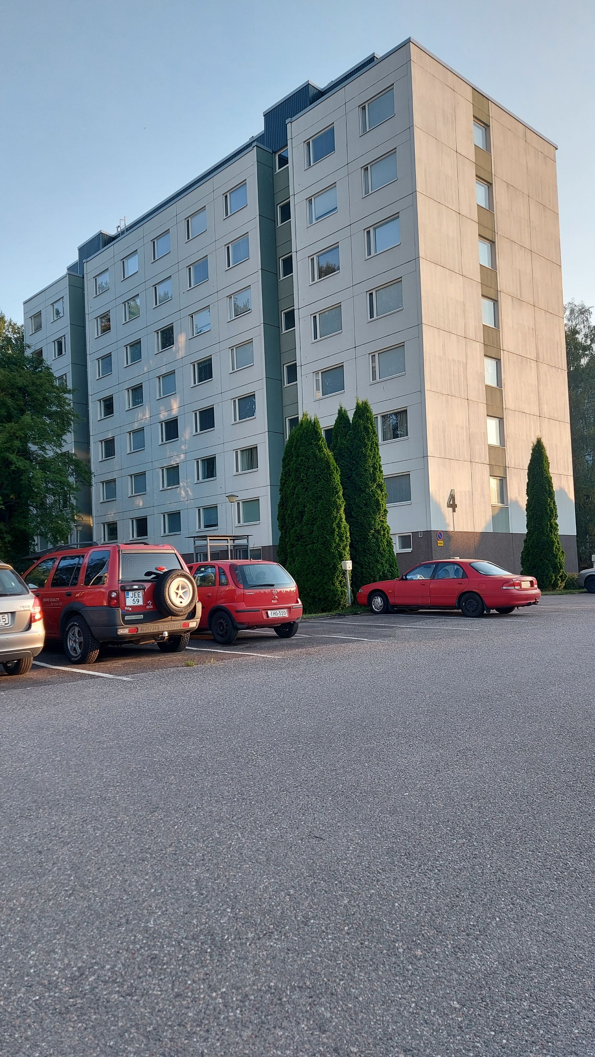 Valoisa, remontoitu yksiö halutussa talonyhtiössä